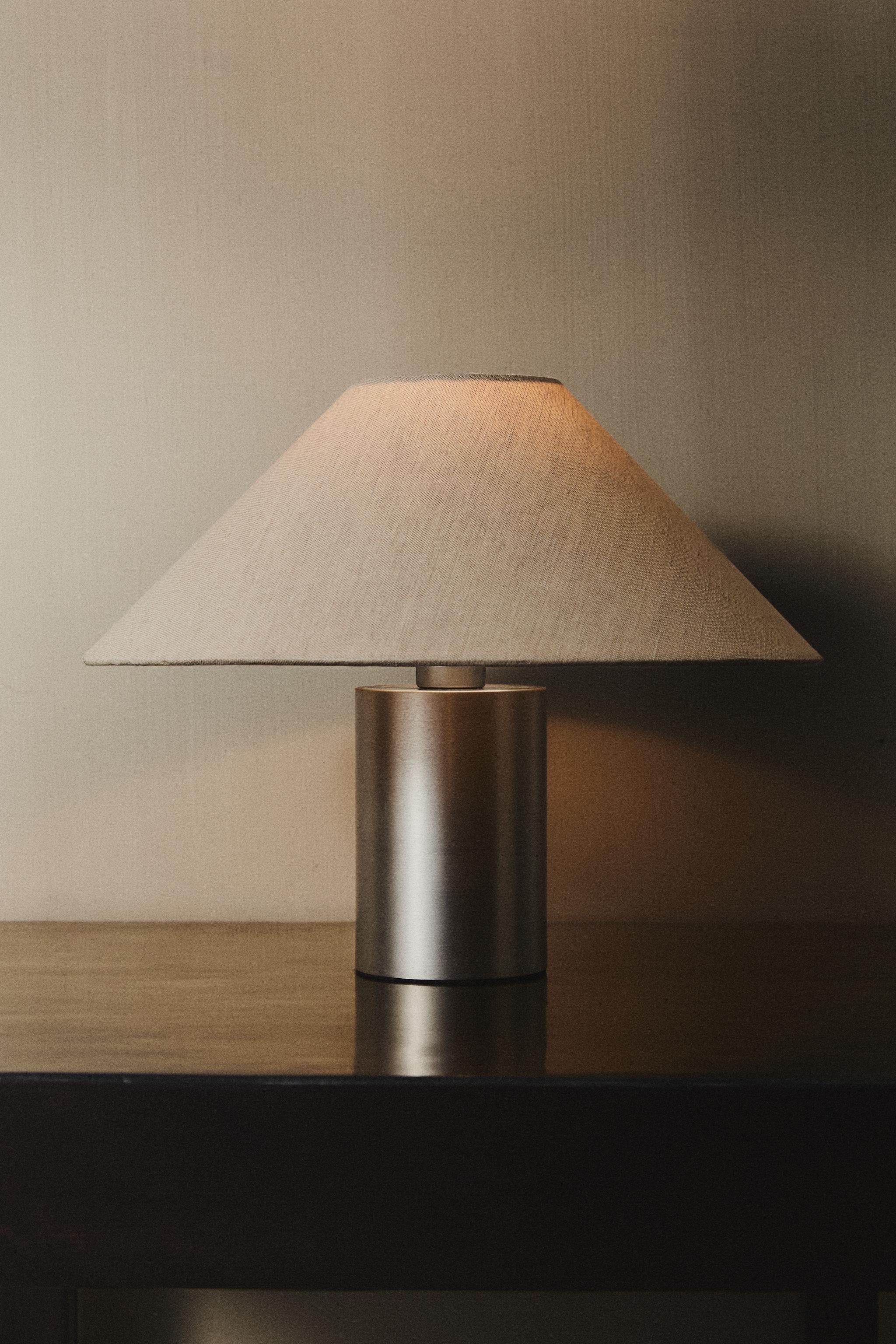 METAL TABLE LAMP